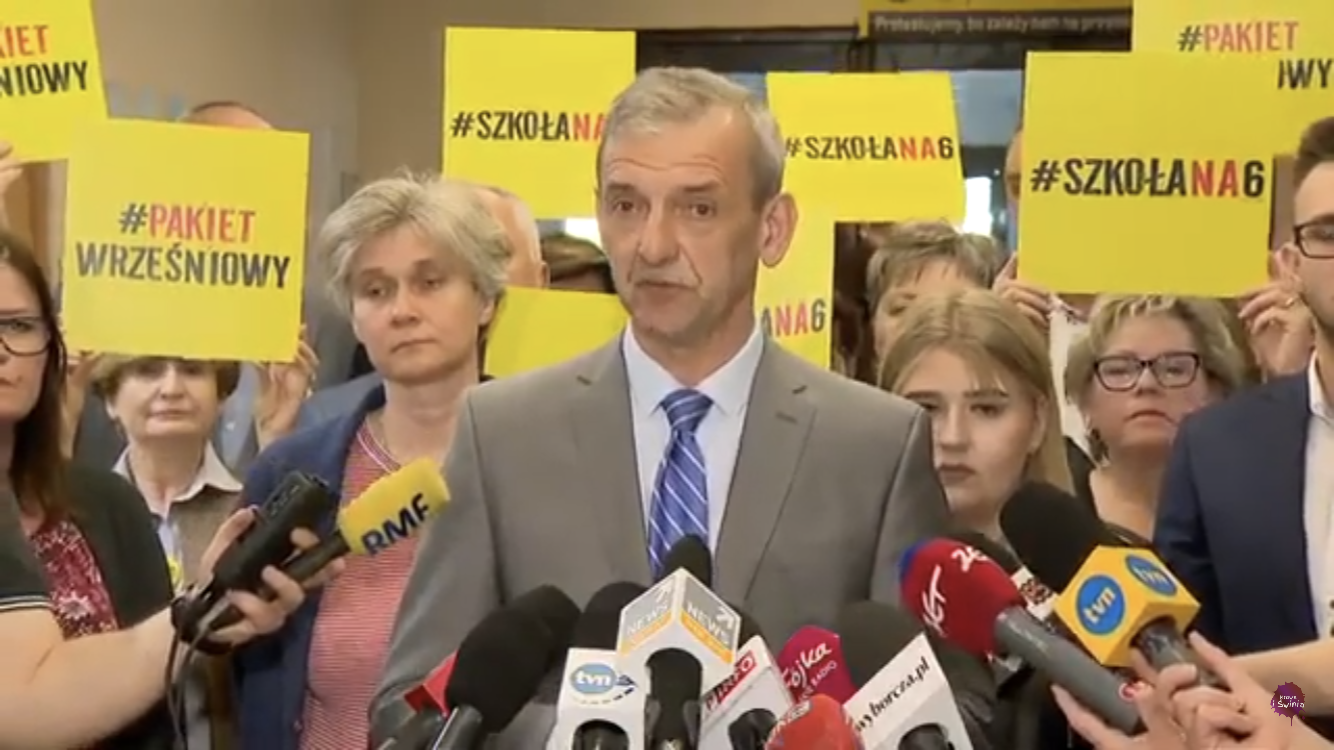 Uczniowie NIE pójdą we wrześniu do szkoły? Są oficjalne informacje.