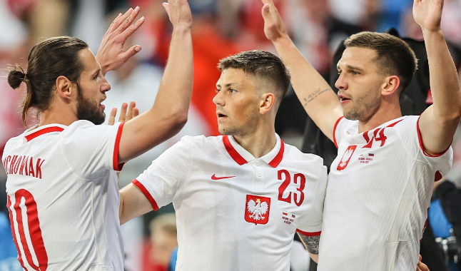 Polska-Rosja: kibice na murawie! Czy piłkarzy czeka kwarantanna?