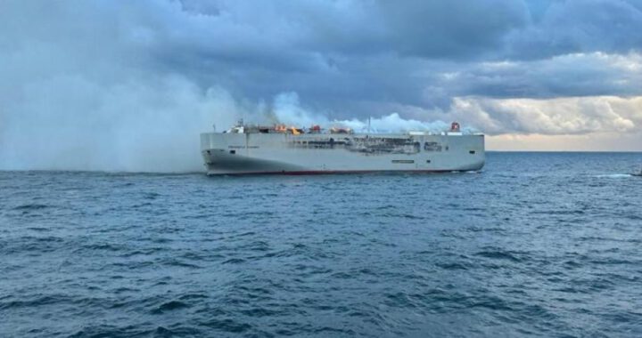 Nielegalne ataki na statki handlowe. Tym razem ostrzelano singapurski kontenerowiec
