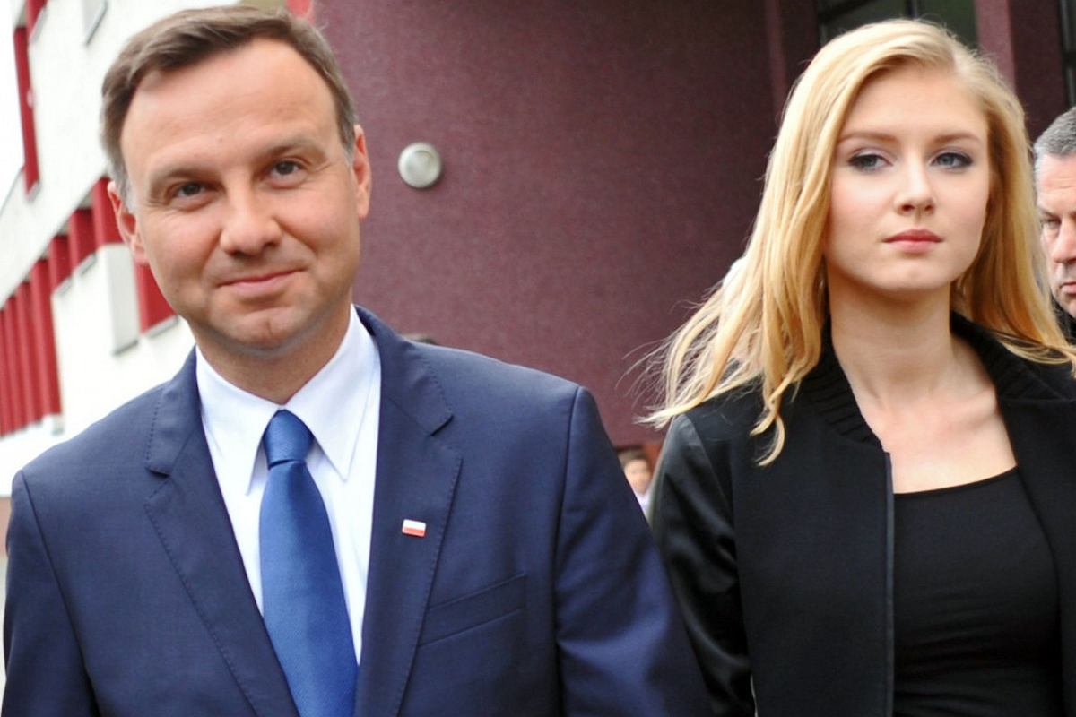 Prywatny samochód i ochroniarz. Tak wygląda życie córki Andrzeja Dudy!