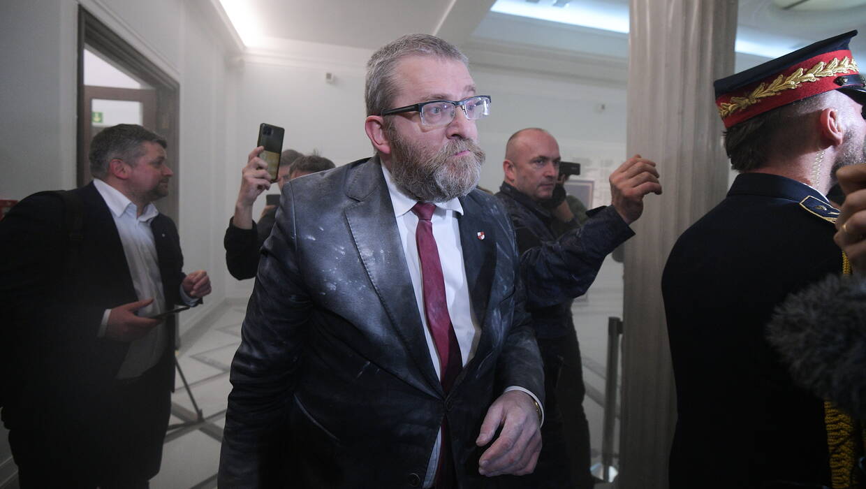 Polacy popierają przemoc? Ruszyły zbiórki na rzecz posła Grzegorza Brauna