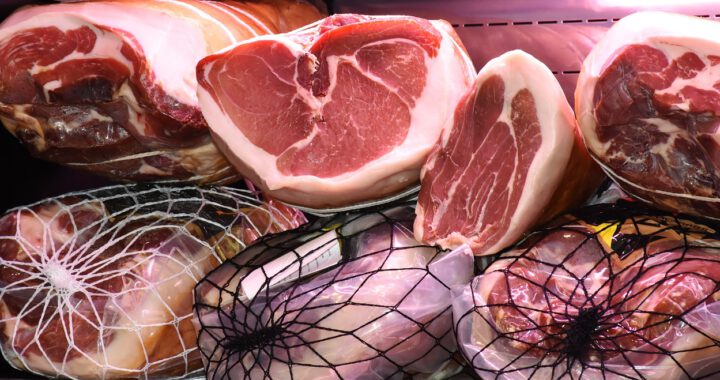 PODKARPACIE: dwie osoby zatruły się mięsem z targowiska. RCB wydało alert