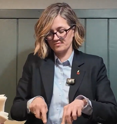 Pizza jarzynowa? Kandydatka na prezydenta próbuje.