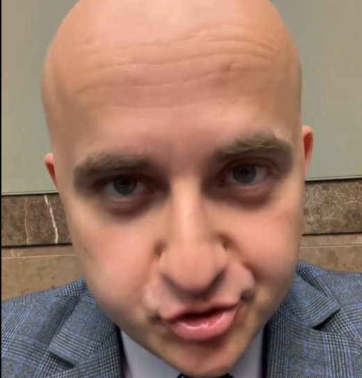 Rzecznik MSWiA krytykuje posła Mateckiego: „Zamiast hejtu, warto przeprosić”